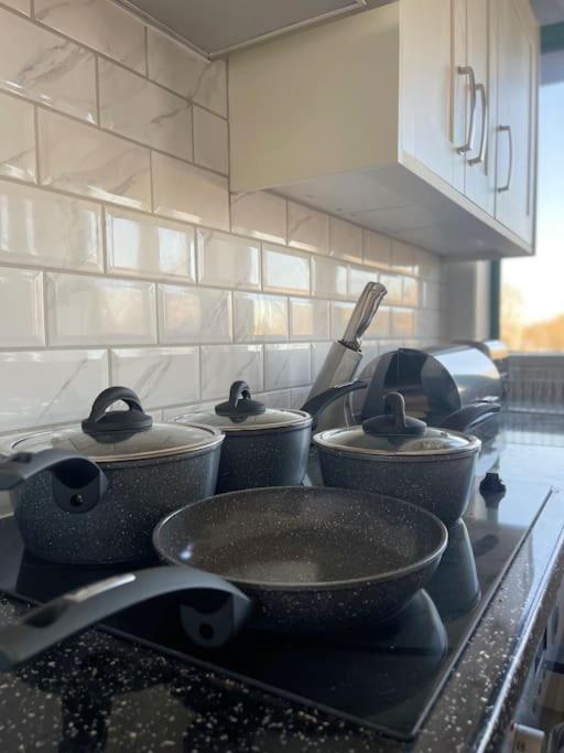 1 Bedroom Apartment - Flitwick - Contractor Friendly - Tourist Ready - Full Kitchen - Wifi - Smart Tv - Sofa Bed - Free Parking - Ideal For Short Or Long Stays Екстериор снимка