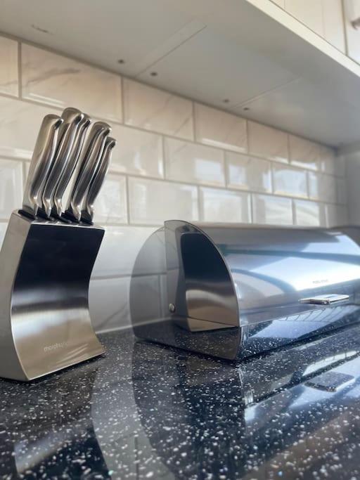 1 Bedroom Apartment - Flitwick - Contractor Friendly - Tourist Ready - Full Kitchen - Wifi - Smart Tv - Sofa Bed - Free Parking - Ideal For Short Or Long Stays Екстериор снимка